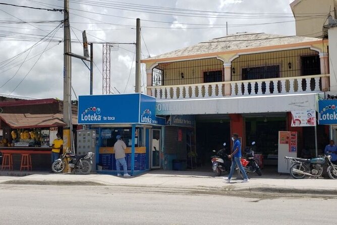 3 Hours Panoramic Tour in Punta Cana with Artisan Market - Stop 1 in Bávaro: Coconut Water and Fresh Empanadas
