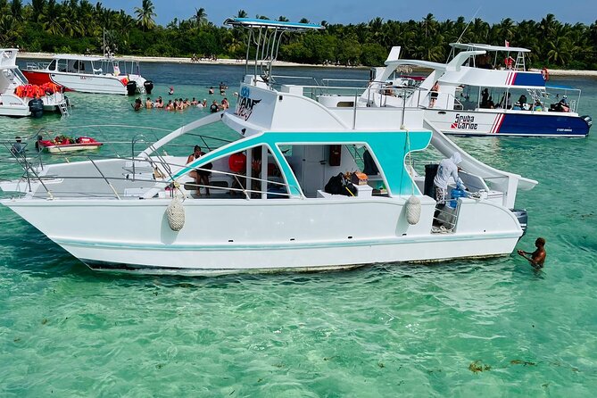 Bavaro Punta Cana EN boat party with drinks and transportation - The natural pool in Bavaro: where the party time really happens