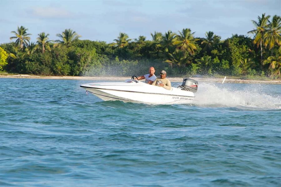 Bávaro: Speed Boat and Snorkeling Trip - Guide support in three languages, with hands-on safety