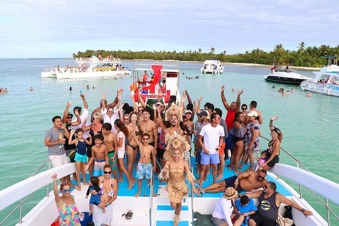 Catamaran party in Punta Cana with open bar, music and more - Key things I’d focus on before you book