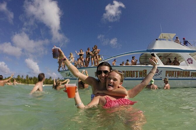 Catamaran party in Punta Cana with open bar, music and more - Stop 1 in Bávaro: quick dolphin-area viewing from the boat