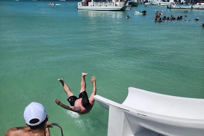 Catamaran party in Punta Cana with open bar, music and more - Stop 3 in Bávaro: the natural pool swim and music-and-drinks time