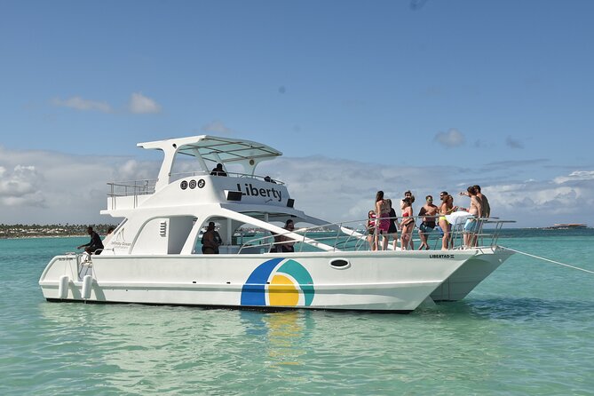 Catamaran Private Group Tour - Brindis, Cocktails, and the Crew Vibe on Board