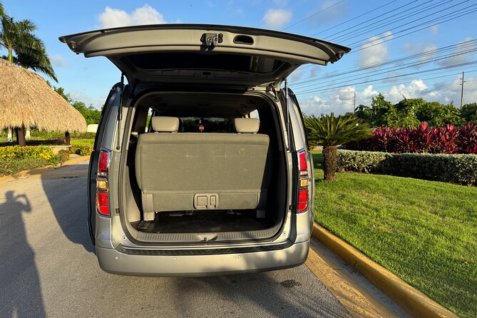 Confortable and privaste transportación from puj Airpot - Price, timing, and booking smart for $20 per person
