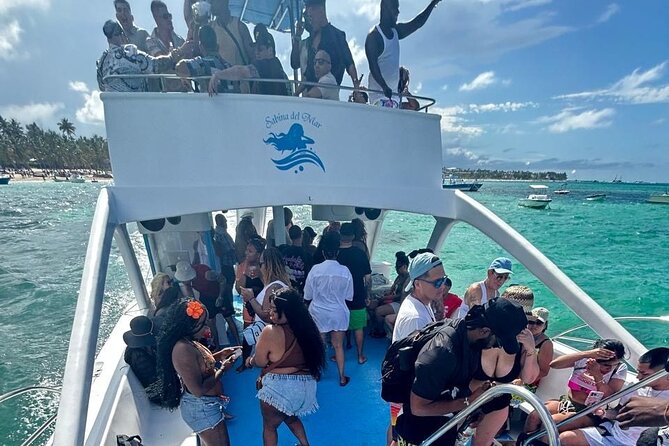 DE Hip Hop Boat Party for Adults and Free Drinks Only - Cruising from the Bibijagua Area Toward El Cortecito