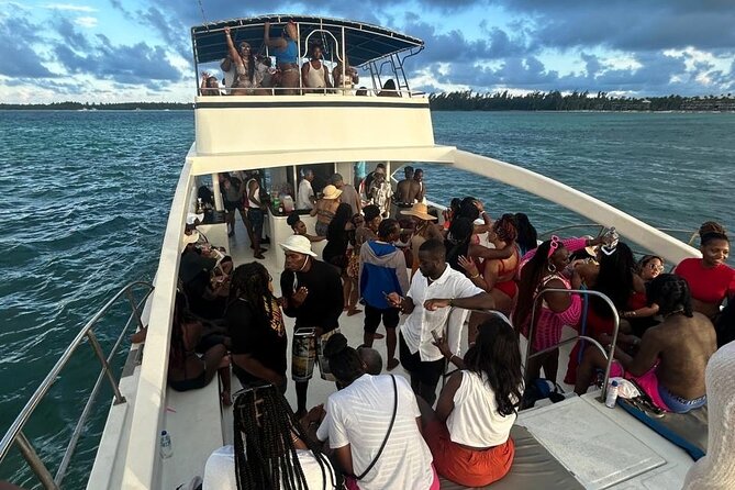 DE Hip Hop Boat Party for Adults and Free Drinks Only - What to Bring So You Stay Comfortable