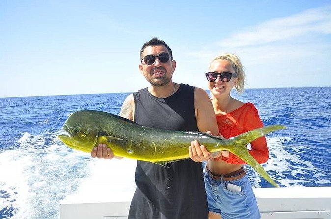 Deep sea fishing in Punta Cana and Bávaro. - The Open Bar and Snacks: What You Actually Get While Lines Are Out