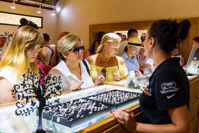 Discover Dominican Treasures: Rum, Cigars, Coffee & Chocolate - How to Shop Smarter for Larimar, Amber, Coffee, Cocoa, Rum, and Mamajuana