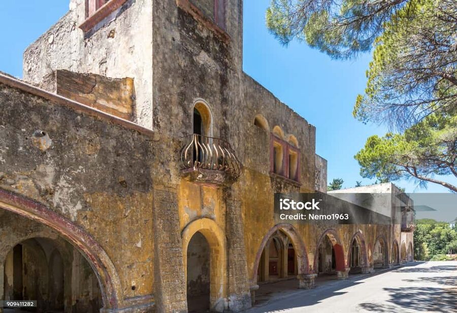 Discover Santo Domingo: A Day Trip from Punta Cana - Plaza de España and the Alcázar de Colón interior