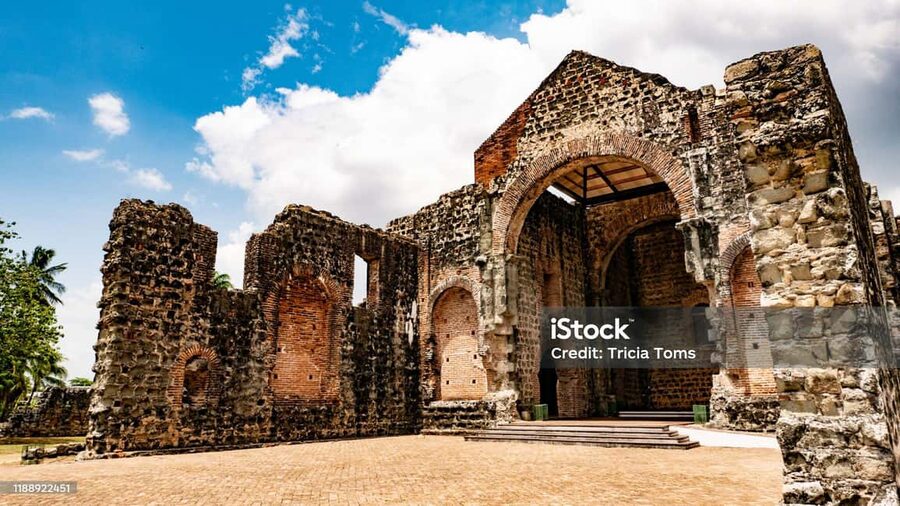 Discover Santo Domingo: A Day Trip from Punta Cana - Coffee break and free time on El Conde Street