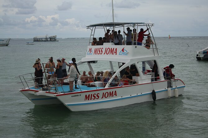 Experience for families and friends by private boat with pick-up - Miss Joma, pickup included, and the easy start