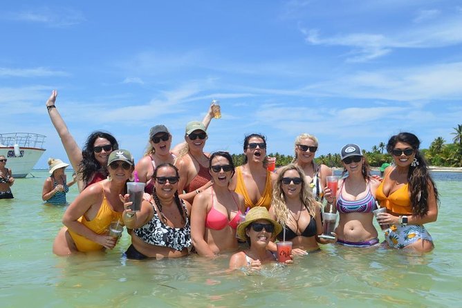 Fiesta en el Mar: Party Boat Punta Cana - Stop 3: natural swimming pool fun, drinks, and pro photos