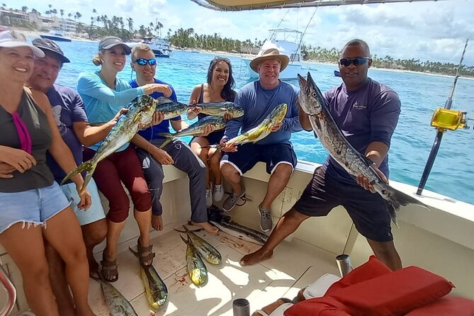 FISHING PRO CHARTERS - Boat Excursion – Mar-Quesa - Boat, Group Size, and the Included Tackle Setup