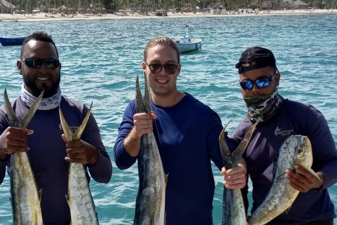 FISHING PRO CHARTERS - Boat Excursion - Sobre Las Olas - Drinks, equipment, and the comfort details people forget