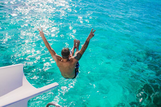 Float & Feast Private Party Cruise with Premium Buffet & Open Bar - Open Bar and Dominican Buffet Lunch: What You Actually Eat