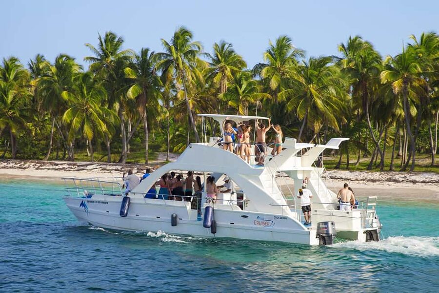 From Bavaro, Punta Cana: Boat Party, Snorkeling, Drinks, Snacks, and Transportation - Getting to the boat: why the pickup matters