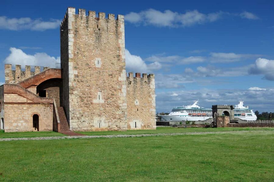 From Punta Cana: Full-Day Santo Domingo City Tour - Alcázar de Colón, the walk that feels like stepping into a chapter