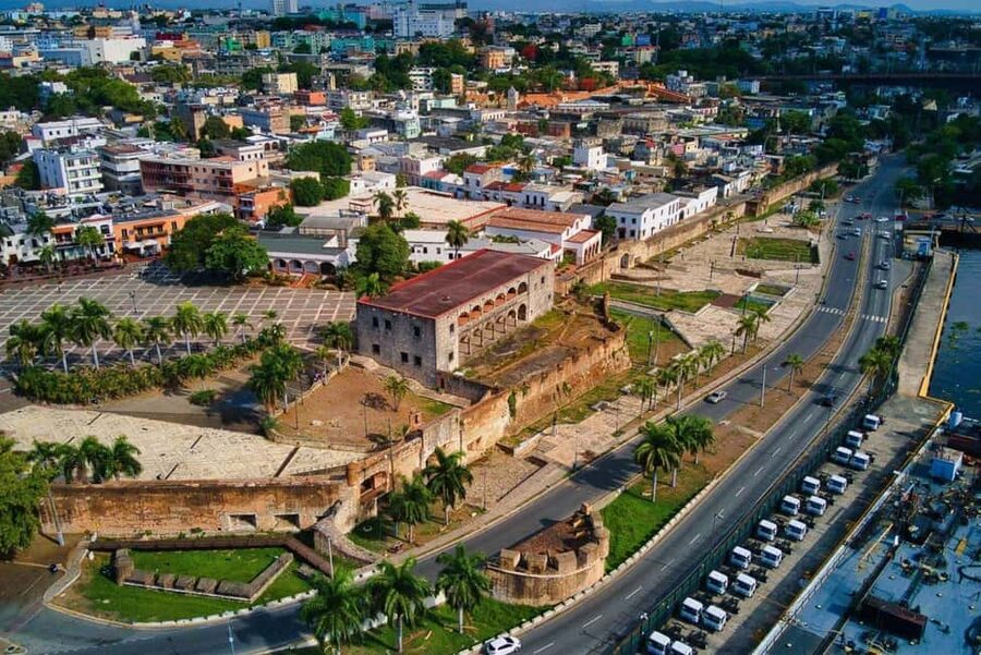 From Punta Cana: Santo Domingo Full-Day Tour with Lunch - National Pantheon and Palacio Nacional: outside views with big meaning