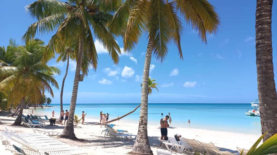 From Punta Cana: Saona and Mano Juan Day Trip by Speed Boat - Saona Island First Stop: Playa Abanico and Getting Time Under Palms