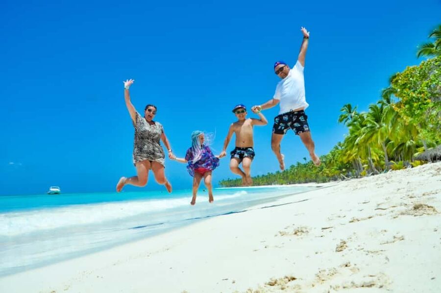 From Punta Cana: Saona and Mano Juan Day Trip by Speed Boat - Speed Boat vs. Catamaran: Comfort and Expectations