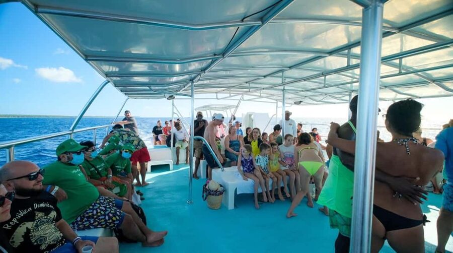 From Punta Cana: Saona Island Day Trip with Buffet Lunch - Saona Island arrival: beaches first, then wading into the natural pool