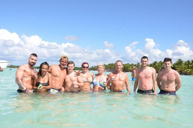 Full-Day Cruise to Saona Island - Natural pool and lunch - Guides and crew: the difference between a long day and a fun day