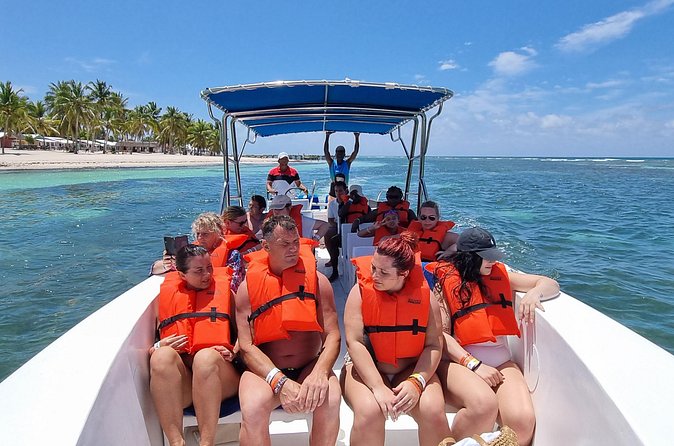 Full Day Island Tour in Isla Saona from Punta Cana - Group size up to 100: fun, but not private