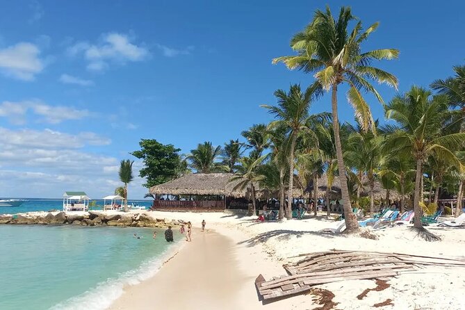 Full Day Private Tour of Bayahibe, Cotubanamá and Saona Island - Isla Saona, Catuano beach lunch: where your break becomes part of the scenery