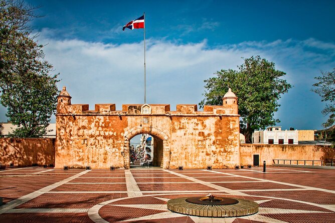 Full-day Santo Domingo Tour with Roundtrip Transfer from Airport to Hotel - Zona Colonial, San Francisco ruins, and Calle El Conde: the best walking feel of the whole day
