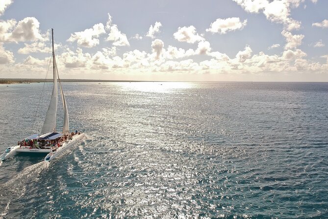 Full-Day Tour to Saona Island Sailing with Lunch and Beverages - Palmilla Stop: Natural Swimming Pool and a Sandbank Moment (About 30 Minutes)