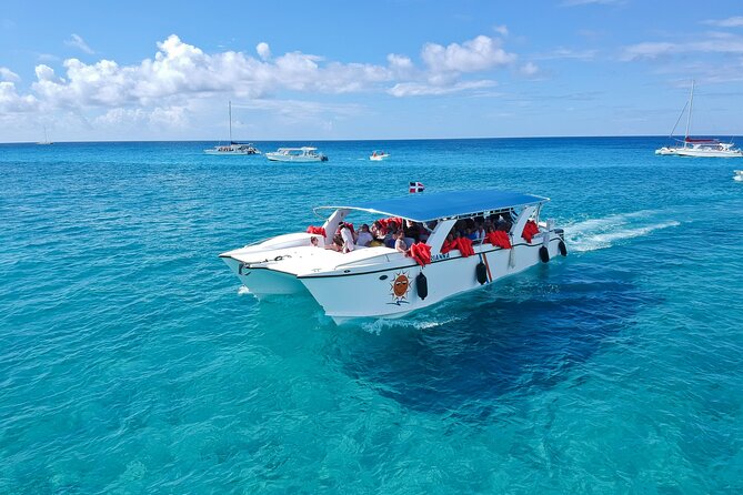 Full-Day Tour to Saona Island Sailing with Lunch and Beverages - Guide Quality and Communication: How to Protect Your Day