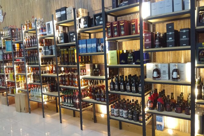 Guided Shopping Tour - Rum tasting, chocolate factory, Cigar factory - Key points at a glance