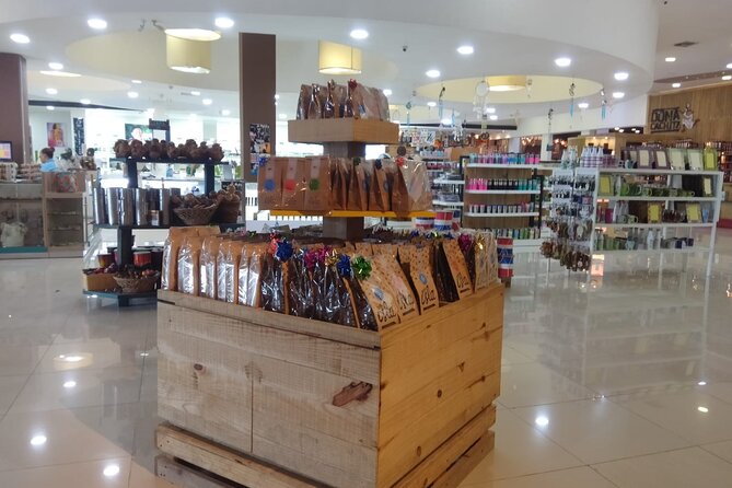 Guided Shopping Tour - Rum tasting, chocolate factory, Cigar factory - EL ALFARERO and Dominican crafts: mud, clay, and handmade souvenirs