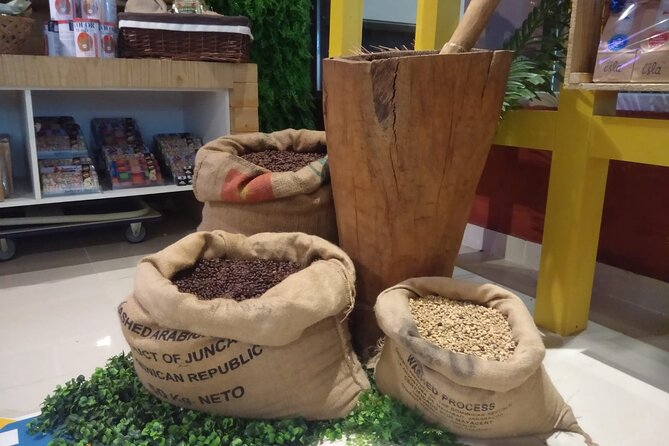 Guided Shopping Tour - Rum tasting, chocolate factory, Cigar factory - The souvenir center effect: convenient, but you might want a plan
