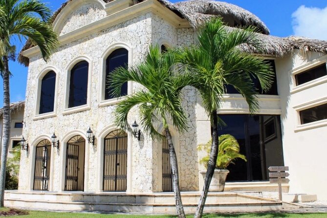 Guided Tour to Don Lucas Cigars Factory and Souvenirs Store - Don Lucas in Punta Cana, a practical 3-hour gift run