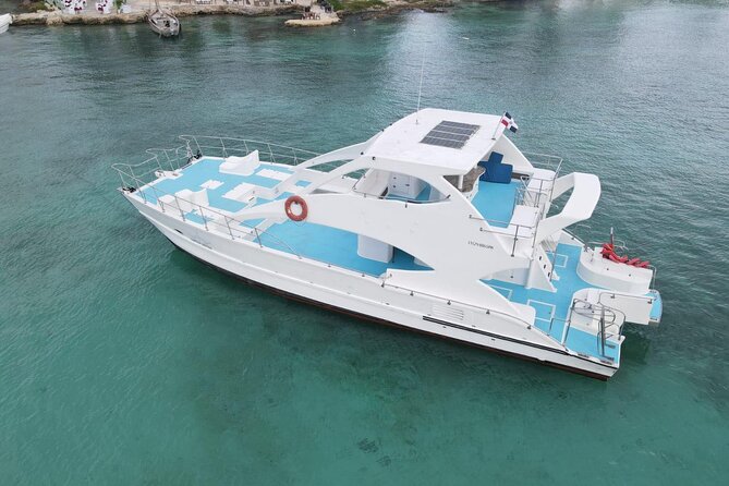 Half-day Private Catamaran Trip with Snorkeling - Drinks and celebrations: how this charter handles big group energy