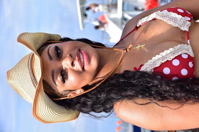Hip Hop Adult Only Party Boat with Unlimited drinks & Sandba stop - Unlimited drinks, but know what unlimited means