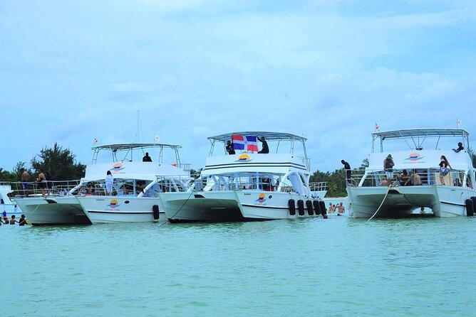 Hip Hop Beat and Live Dj Adults Only Party Boat and Free drinks - Natural pool swim: where the photos happen