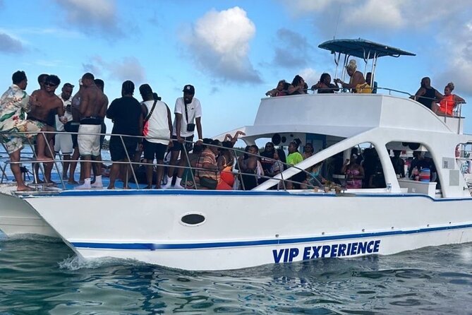 Hip Hop Beat and Live Dj Adults Only Party Boat and Free drinks - Pickup, mobile ticket, and what to expect on the day