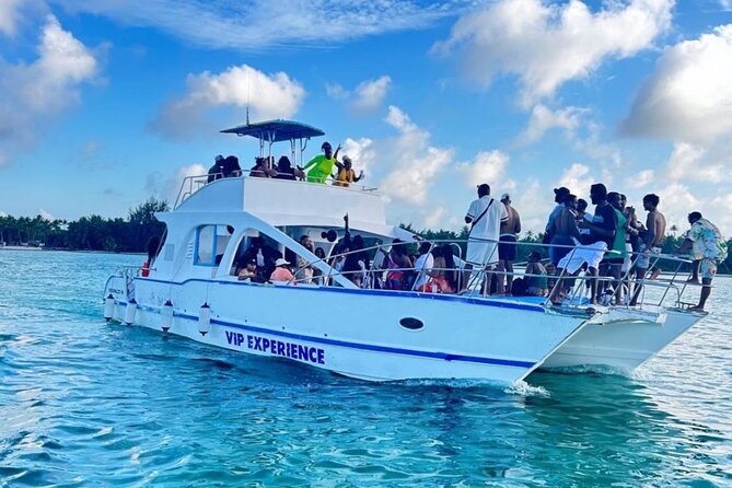 Hip-Hop Party Boat with Dj Live Adults Only and Unlimited Drinks - Key highlights at a glance