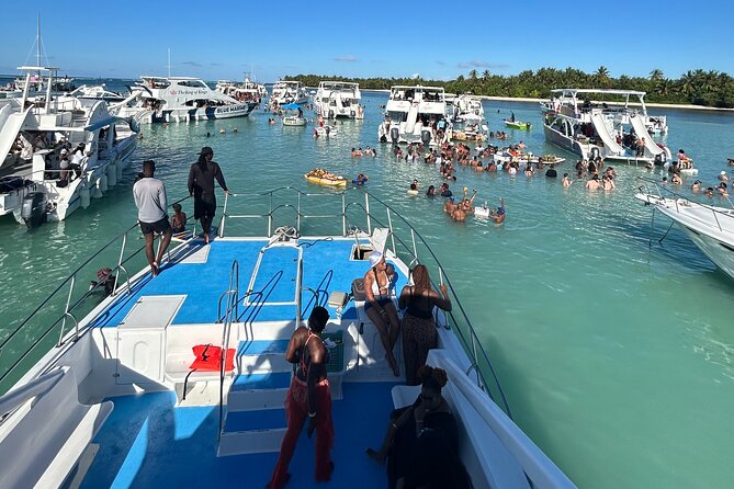 Hip-Hop Party Boat with Dj Live Adults Only and Unlimited Drinks - DJ, music, and the real deal on unlimited drinks