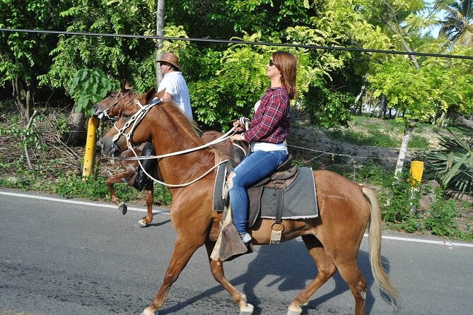 Horse Riding Experience through El Limon Beach - The beach moment: arriving at El Limon Beach and why it feels quieter