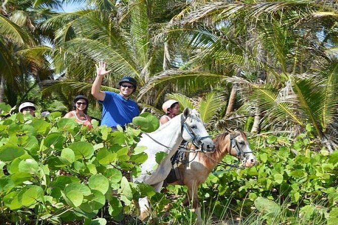 Horseback Riding to Maimon River from Punta Cana - Maimon River mouth: fishermen, and fresh plus salt-water dip