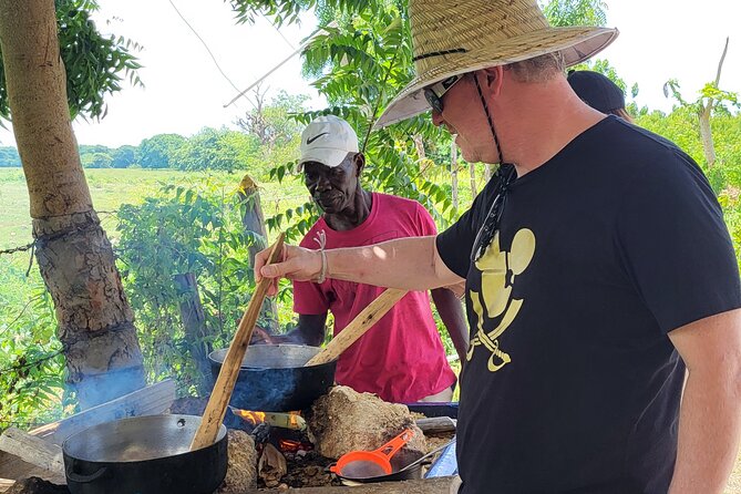 Horses, Buggy, and plantation in Chocaci Ranch - Grinding Cacao to Make Chocolate You Can Actually Taste