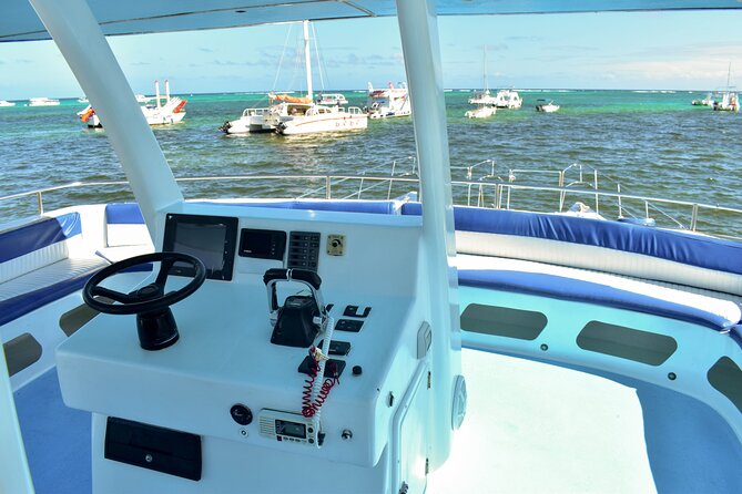 Infinity Hip Hop Boat Party in Punta Cana - Music, crew energy, and the overall party structure