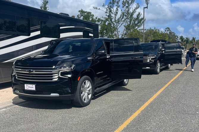 Luxury Transfer between Punta Cana Airport and Bavaro Hotels - Inside the vehicle: air-conditioning, Wi-Fi, water, and real luggage room