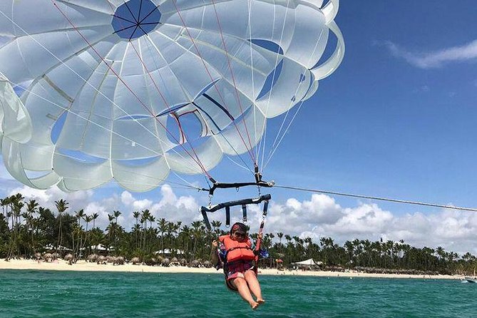 Parasailing Adventure in Punta Cana - What the 25-Minute Tour Really Feels Like in Real Life