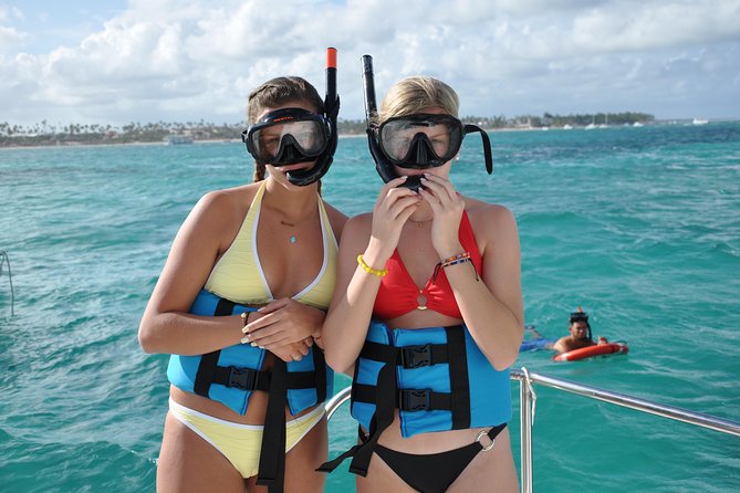 Parasailing, Snorkel Cruise & Virgen Beach from Punta Cana - Virgin Beach stop at the right time: pictures, swimming, and the seaweed wild card