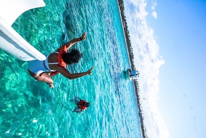 Party boat in Catamaran with Open Bar adults only - The natural pool swim: why this is the favorite stop