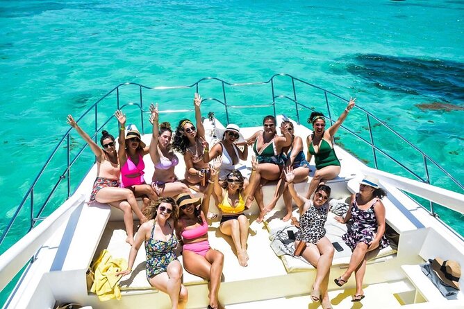 Party boat in Catamaran with Open Bar adults only - Open bar and onboard snacks: the fun fuel, with one key limitation